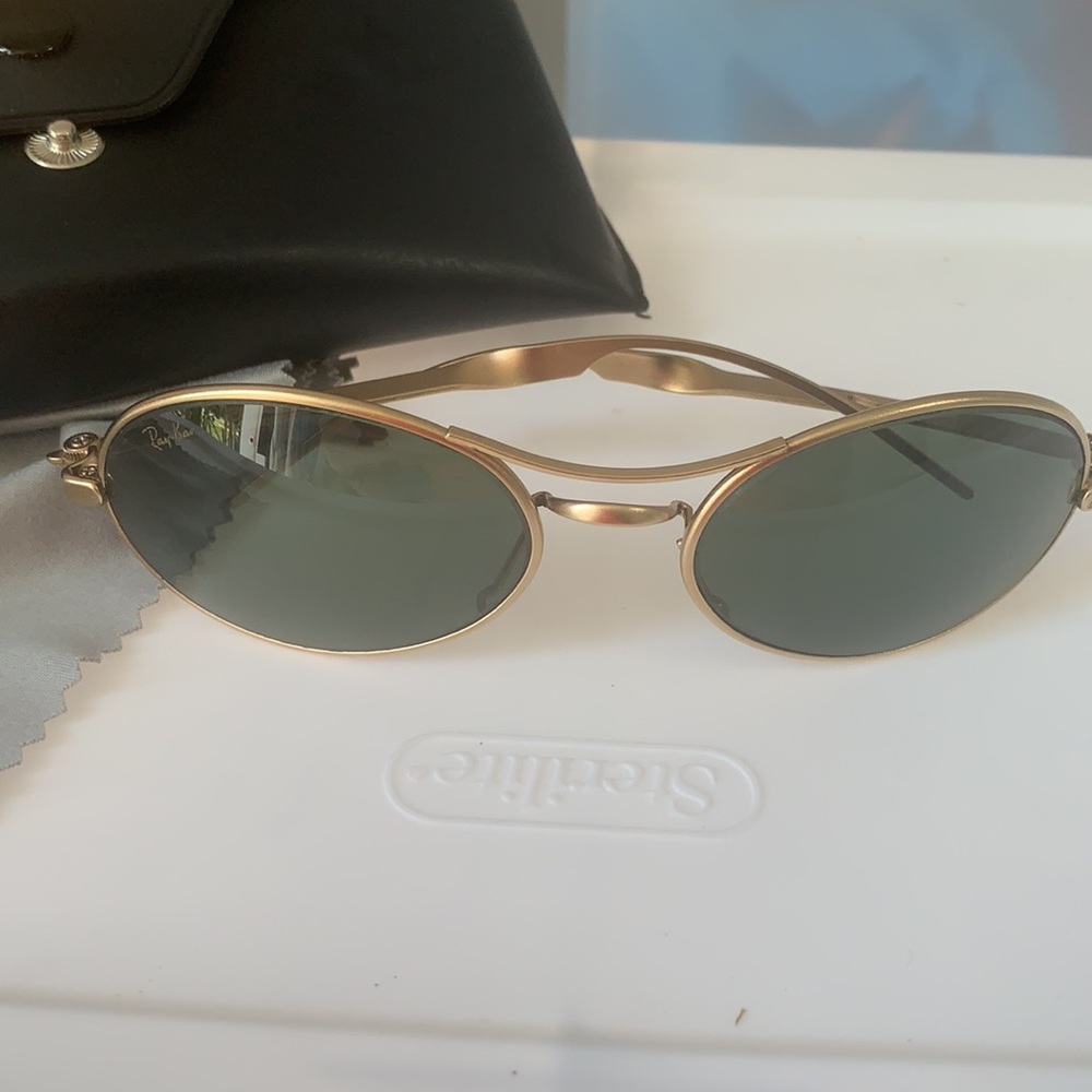Vintage Ray Ban oval shape - Authentic.